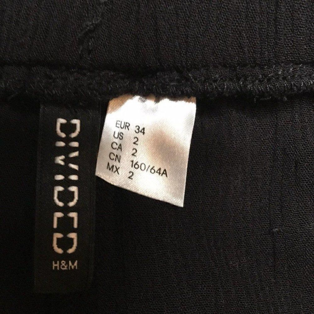 Divided Shorts size 2 - Picture 3 of 4